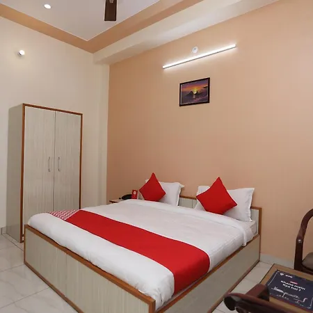 Oyo 17291 Shree Ram Palace Hotel 3*