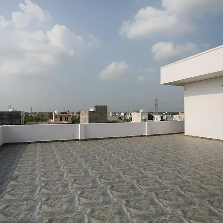 Oyo 17291 Shree Ram Palace 3*